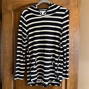 Market and Spruce Light weight hooded pull over